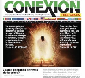 Portada de la edición 2023 de Conexión con "Informando y Uniendo Comunidades" y "GRATIS" en la parte superior. Incluye versículos bíblicos en español e inglés y un artículo titulado "¿Estás liderando a través de la crisis?" que recuerda a Conexión de abril de 2020.