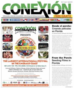 Portada del periódico Conexión, edición mensual de abril de 2018. El artículo principal promociona un festival internacional en Fort Walton Beach, Florida, que muestra comida, música y arte. Los artículos de la barra lateral destacan la creación cinematográfica en Florida. La información de contacto se encuentra en la parte inferior.