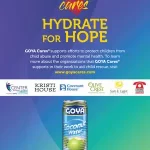 Póster de Goya Cares: Hydrate for Hope que presenta una lata de agua de coco Goya. Destaca el apoyo a la prevención del abuso infantil y la salud mental. Los logotipos de los socios incluyen Center for Child Counseling, Kristi House y más. Visite goyacares.com para obtener más detalles.