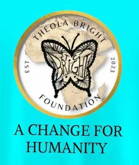 Logotipo de Theola Bright Foundation con un diseño de mariposa en el centro y el texto "T.C. Bright". Un borde circular dice "EST 2023" alrededor de un mapa de África. El texto debajo dice "Un cambio para la humanidad" sobre un fondo verde azulado.