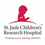 Logotipo del St. Jude Children's Research Hospital que muestra la silueta de un niño en rojo sobre el nombre de la organización. Debajo del nombre, el texto dice "Encontrando curas. Salvando a los niños".