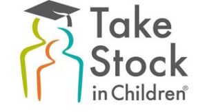 Logotipo con dos figuras humanas perfiladas, una de ellas con birrete de graduación, y el texto "Take Stock in Children" en fuente gris a la derecha de las figuras.